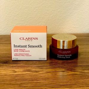 Clarins Instant Smooth.